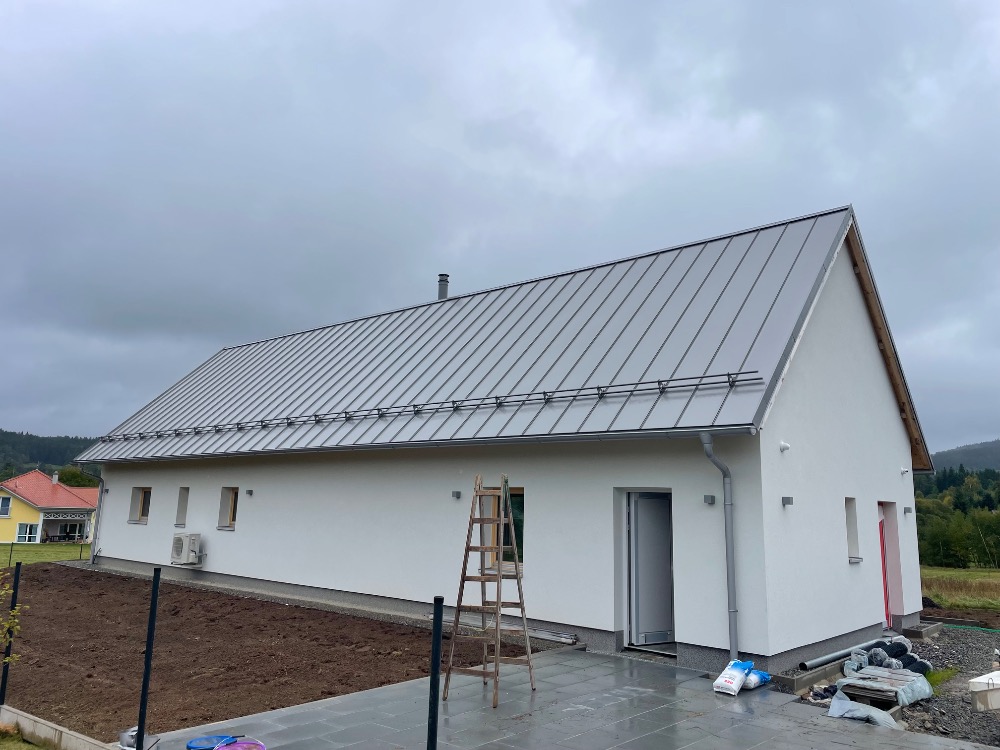 Dokončená plechová falcovaná střecha