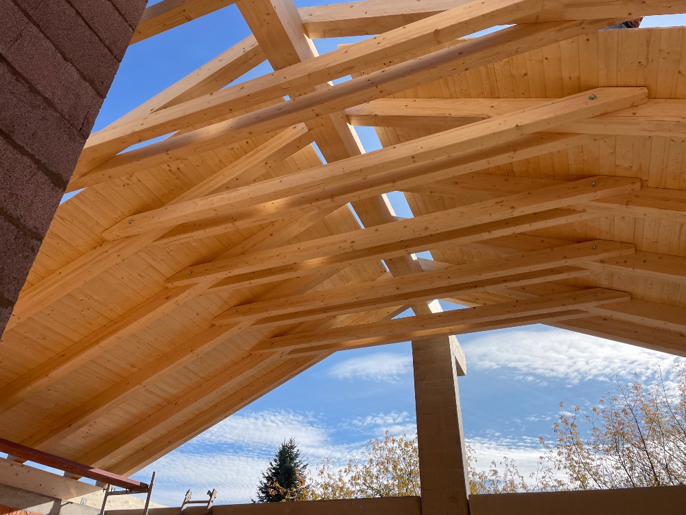 Detail dřevěné střešní konstrukce